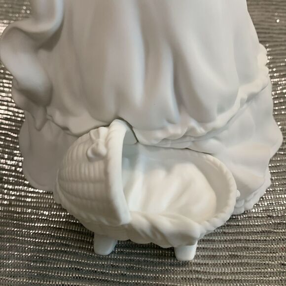 Department 56 Winter Silhouette White
Porcelain Christmas Presents Figure Set - Picture 14 of 17